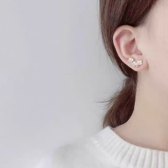 💙💕Last one Sterling Triple Flowers Earrings - Picture 2 of 9